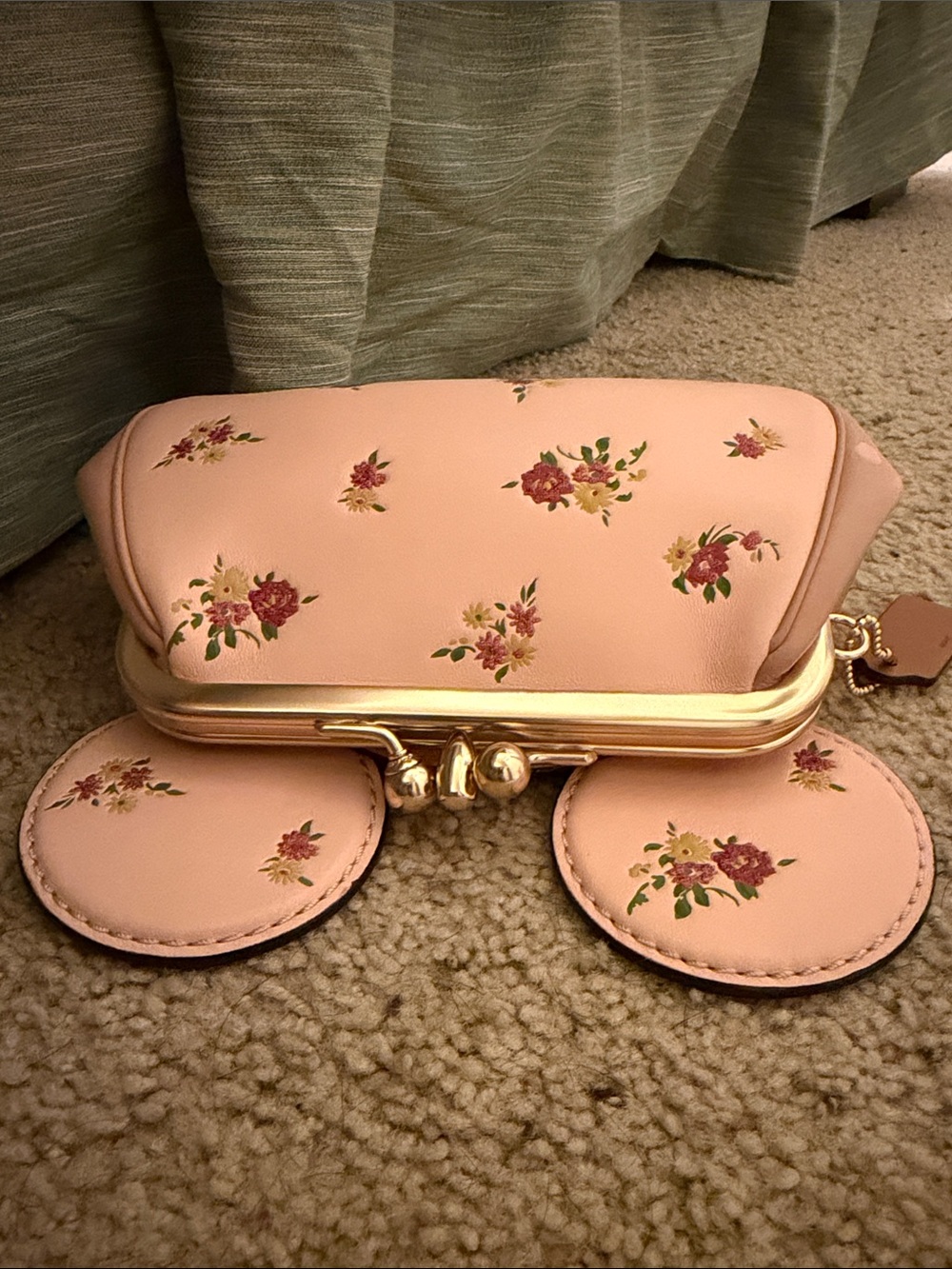 NEW Coach KISSLOCK WRISTLET WITH FLORAL MIX AND MINNIE MOUSE EARS - Picture 3 of 13